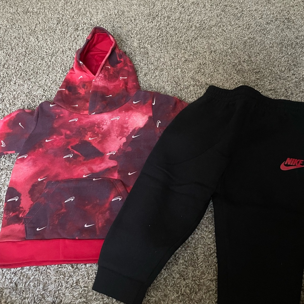 Black and red 2 piece Nike set for boys